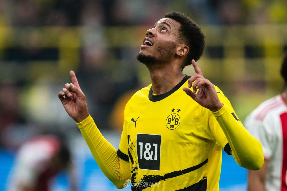 全场观众热 全场观众热