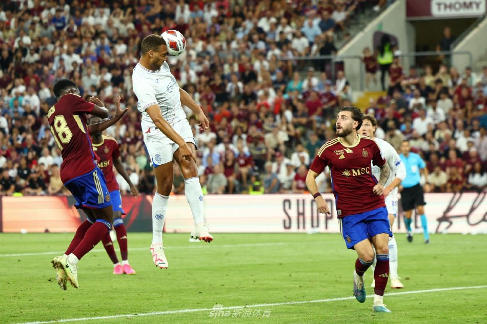 凭借他的 凭借他的